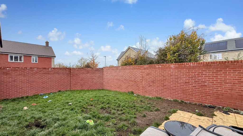 Property photo 2 of 17 Garden