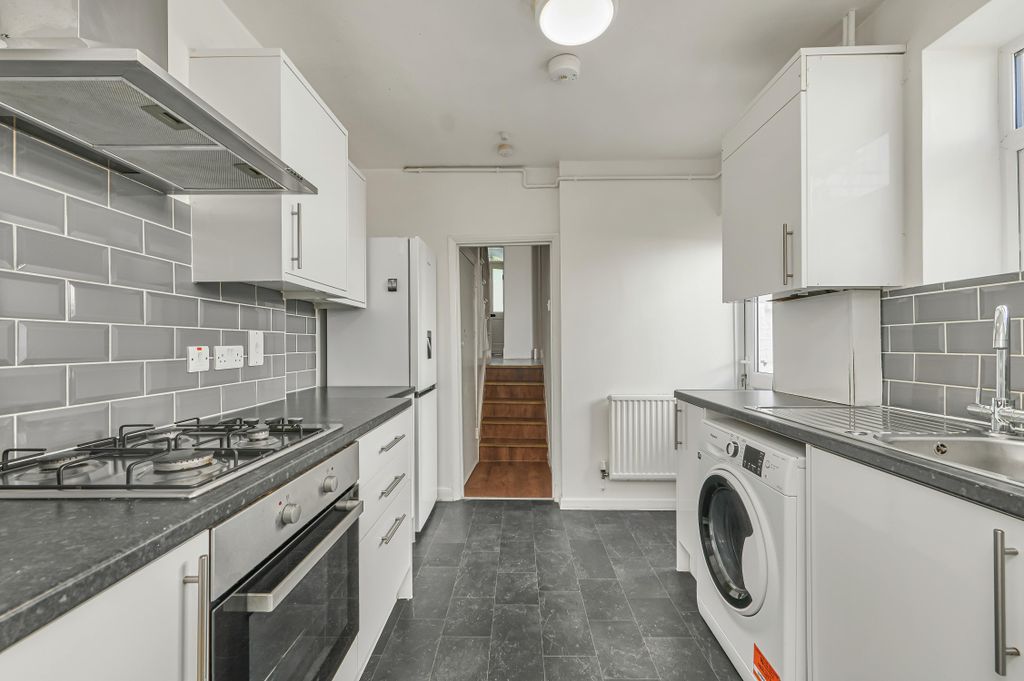 Property photo 3 of 16 Kitchen