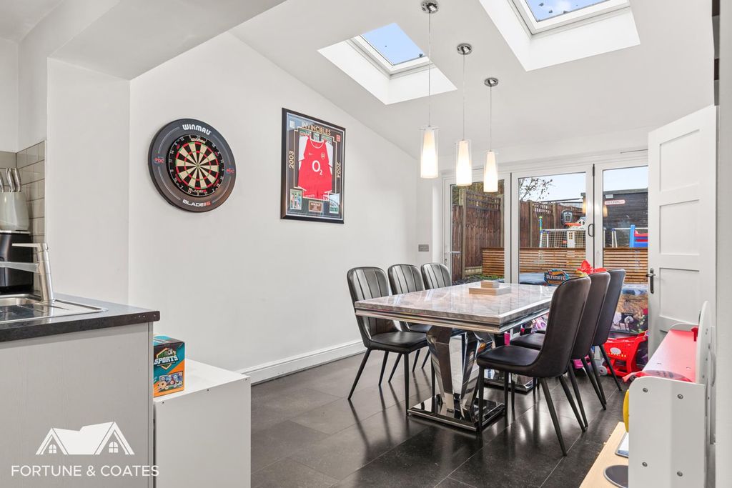 Property photo 3 of 19 Windmillfields_11.Jpg