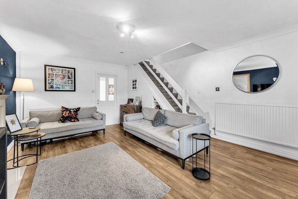 Property photo 2 of 26