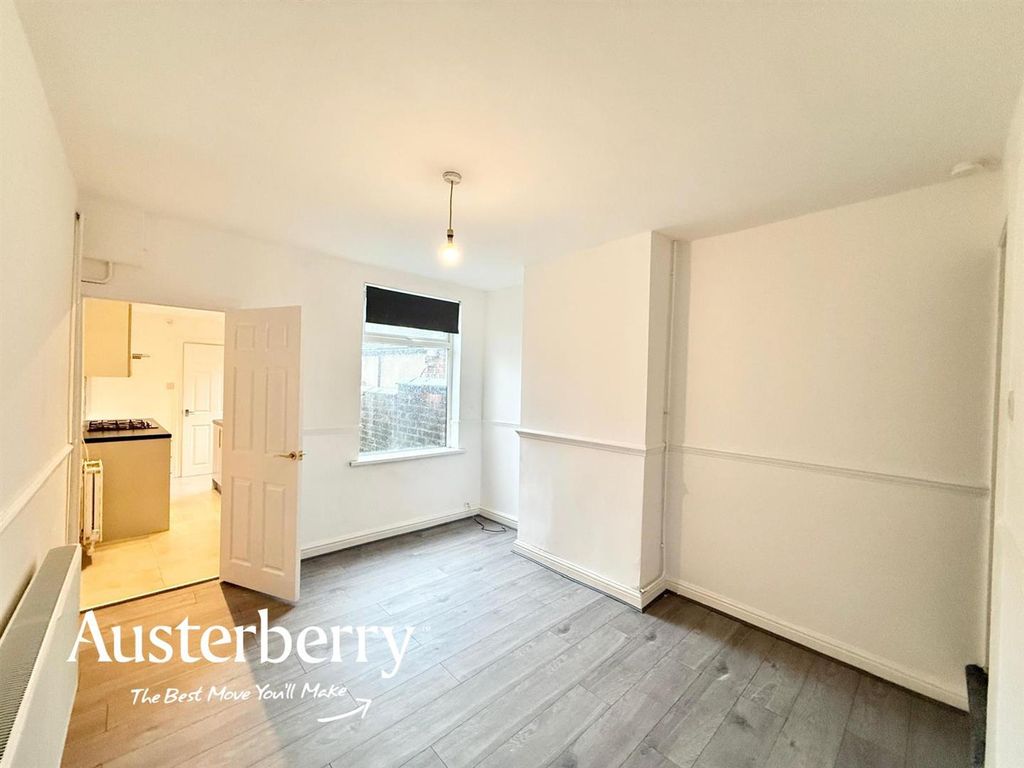 Property photo 3 of 8 16 Stanfield Road5.Jpg