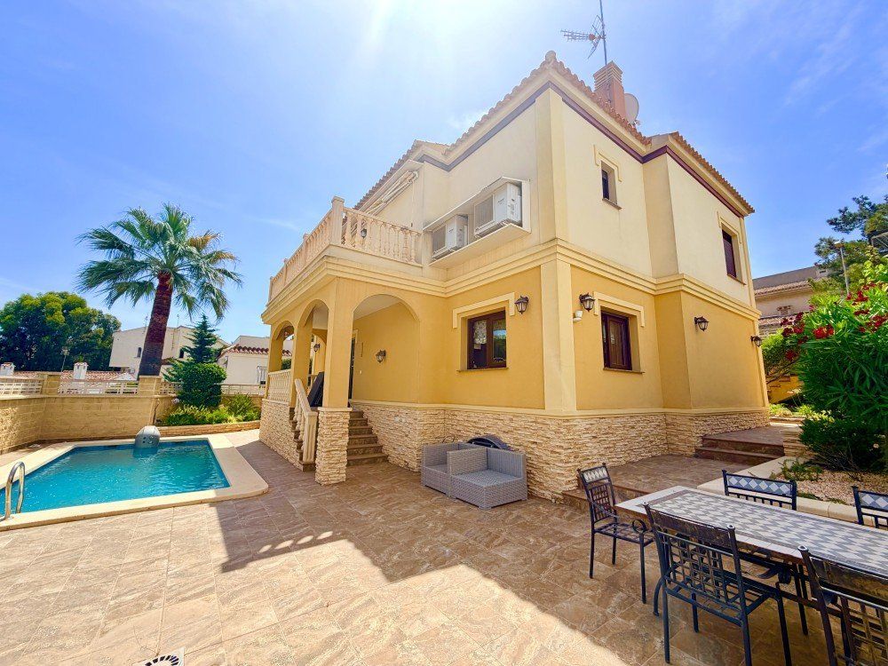Property photo 1 of 28