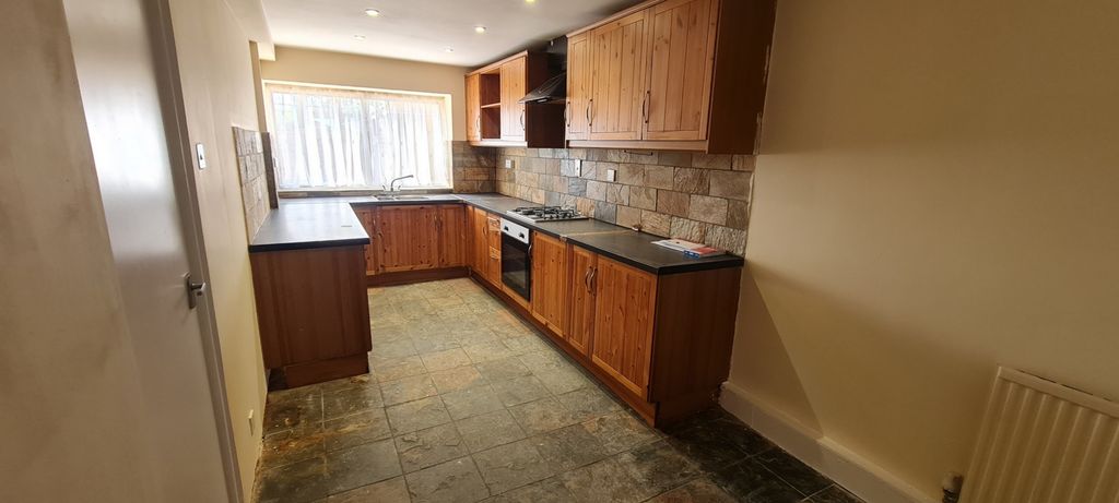 Property photo 2 of 12 Photo 11