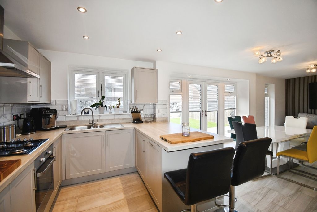 Property photo 3 of 20 Pbox-Img.Jpg