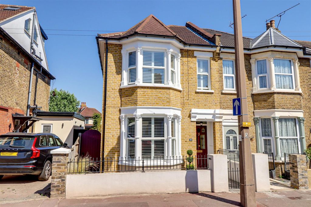 Property photo 1 of 32
