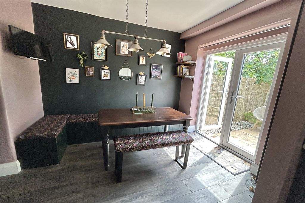 Property photo 3 of 14 Dining Area