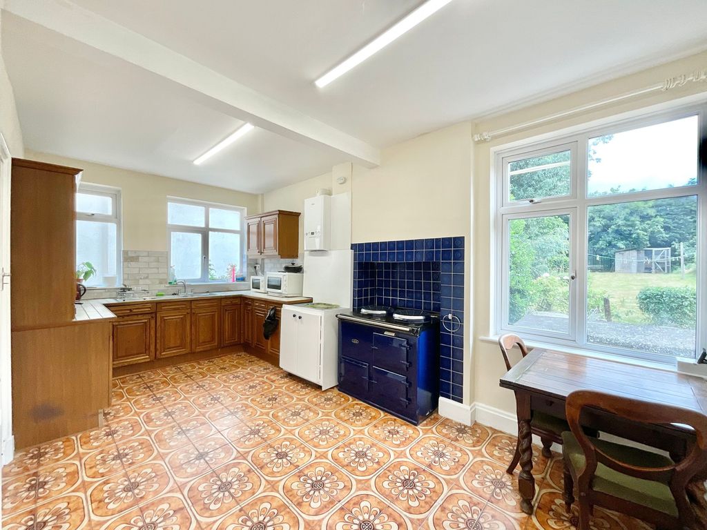 Property photo 2 of 28