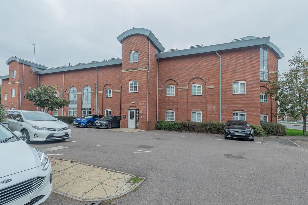 Property photo 1 of 21