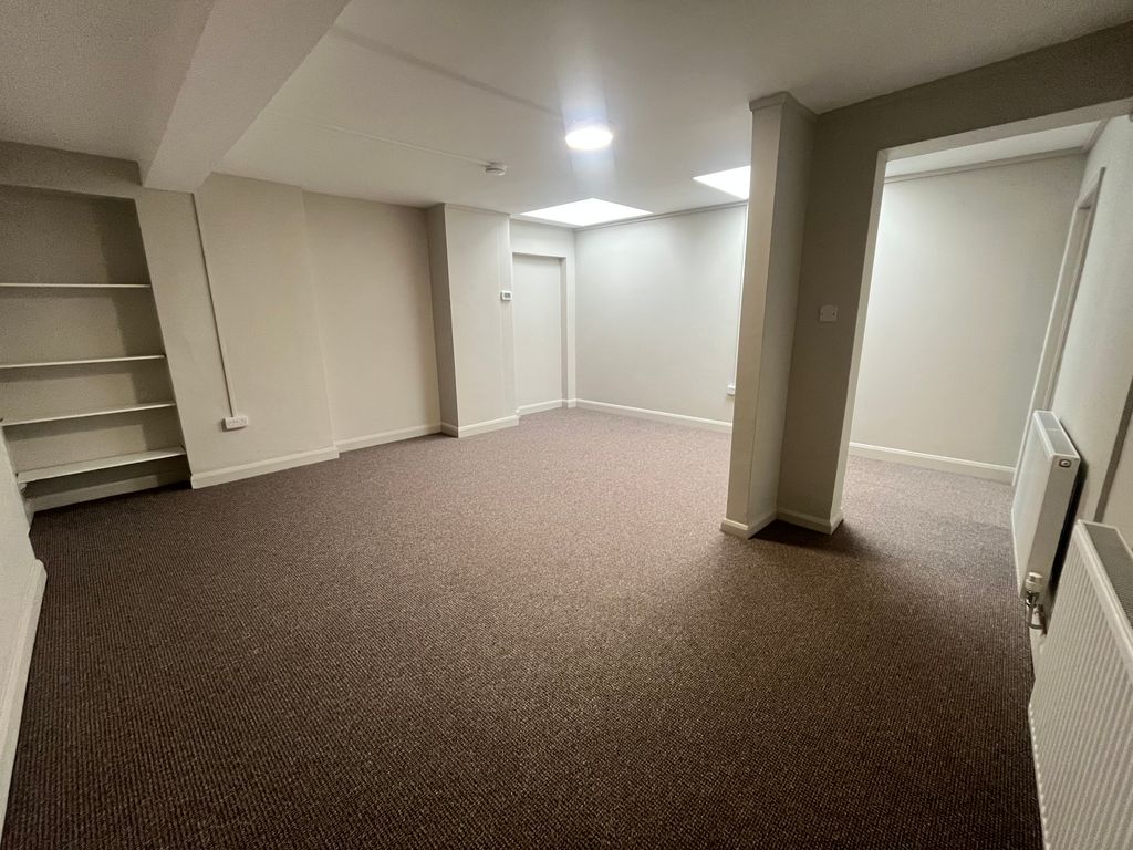 Property photo 3 of 6 Living Room