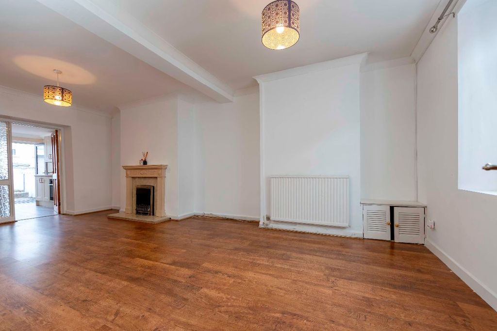 Property photo 3 of 26