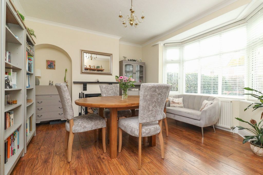 Property photo 3 of 14 Picture 3