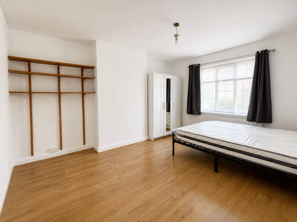 Property photo 3 of 6 Master Bedroom 