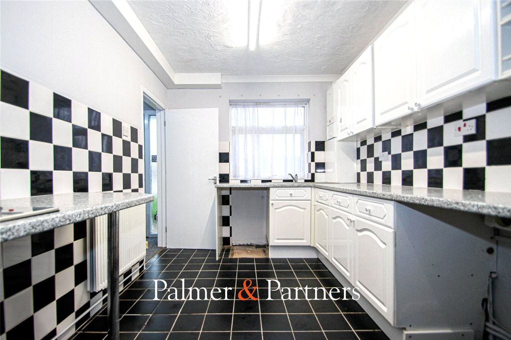 Property photo 3 of 8 Picture No. 13