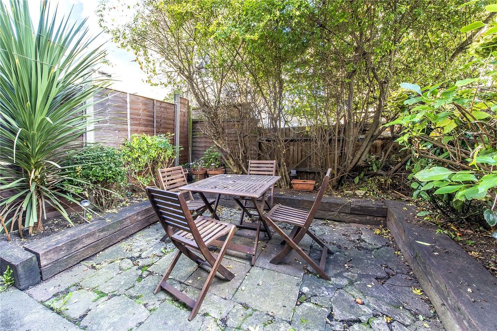 Property photo 2 of 9 Garden