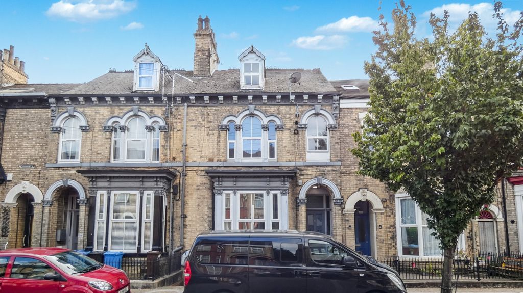 Property photo 1 of 18 Flat 3, 40 Albany Street, Hull, East Yorkshire, Hu3 1Pl