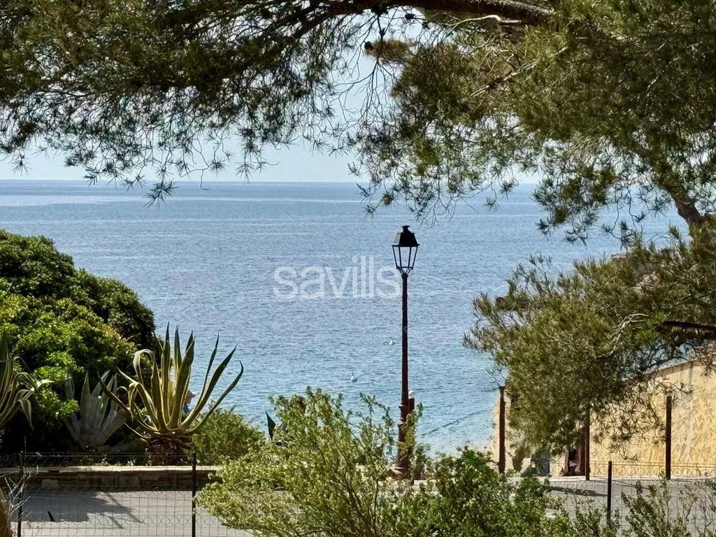 Property photo 1 of 2 Charming Villa Just Steps From The Beach And Village Of Cavalaire