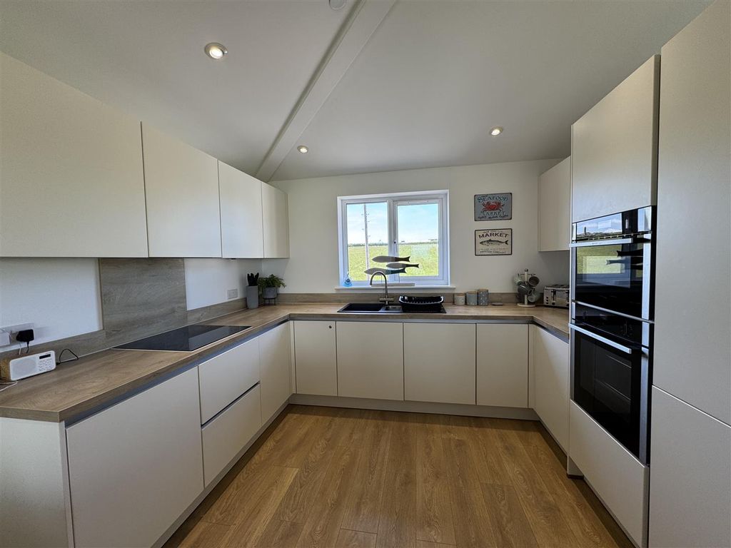 Additional image 10 of 3 bed property for saleGwythian Way, Perranporth TR6