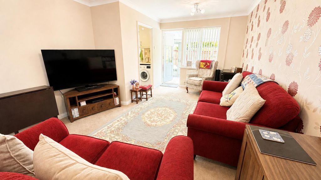Property photo 2 of 12 Lounge
