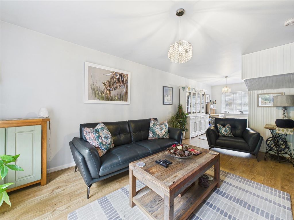 Property photo 3 of 27 Cam05476G0-Pr0076-Still016.Jpg