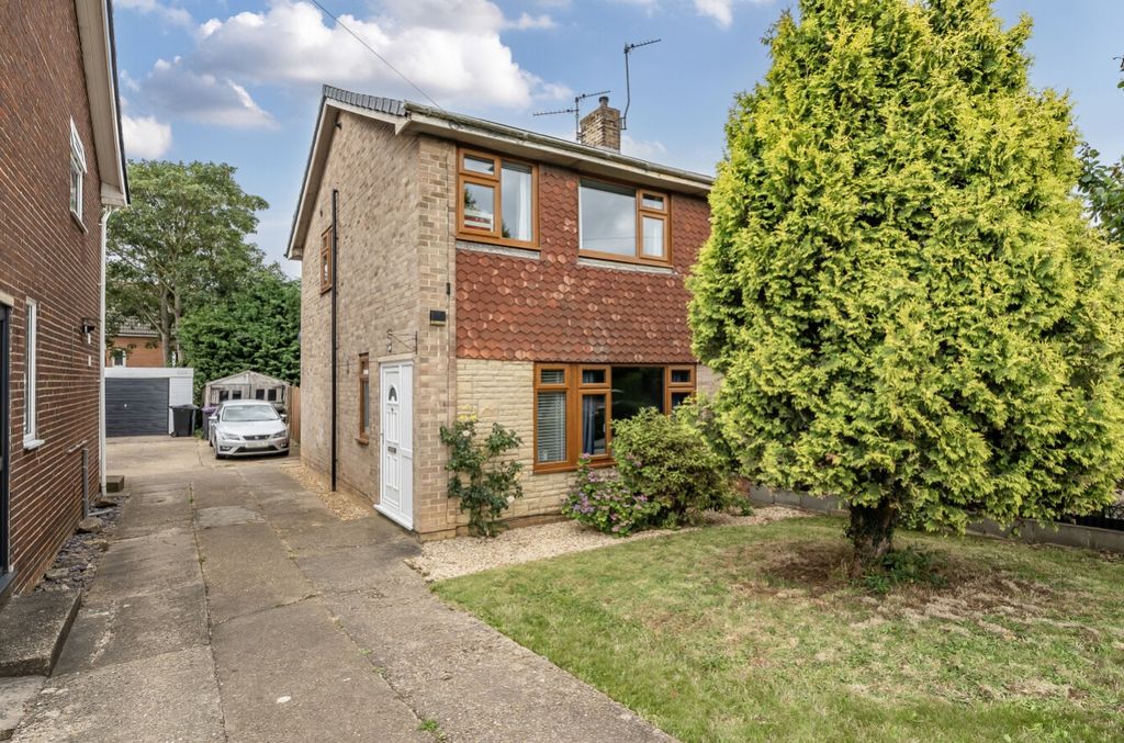 Property photo 1 of 13 1329357-11-687Fb9633Eadb