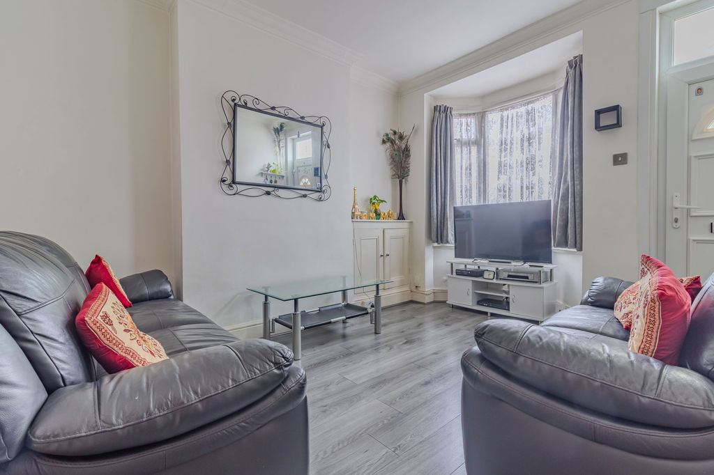 Property photo 2 of 17