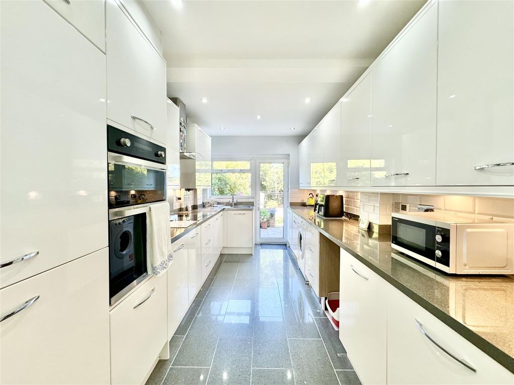 Property photo 3 of 25