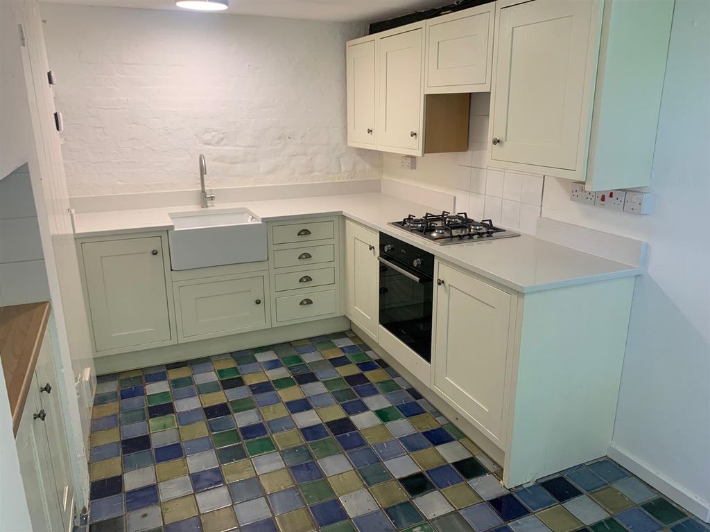 Property photo 3 of 10 Kitchen.Jpg