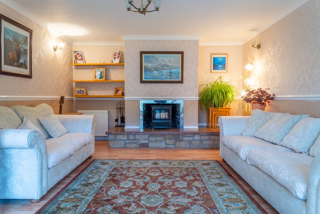 Property photo 2 of 33