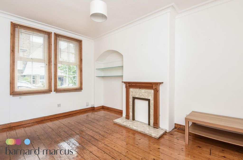 Property photo 3 of 9 Living Room