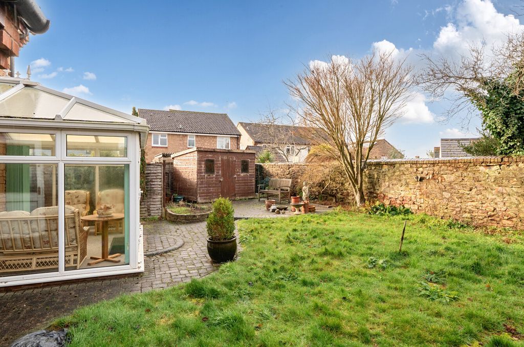 Property photo 3 of 24 3 - 1406119-5-697A11c...