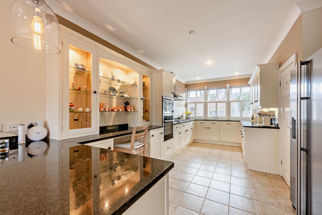 Property photo 2 of 21 Kitchen
