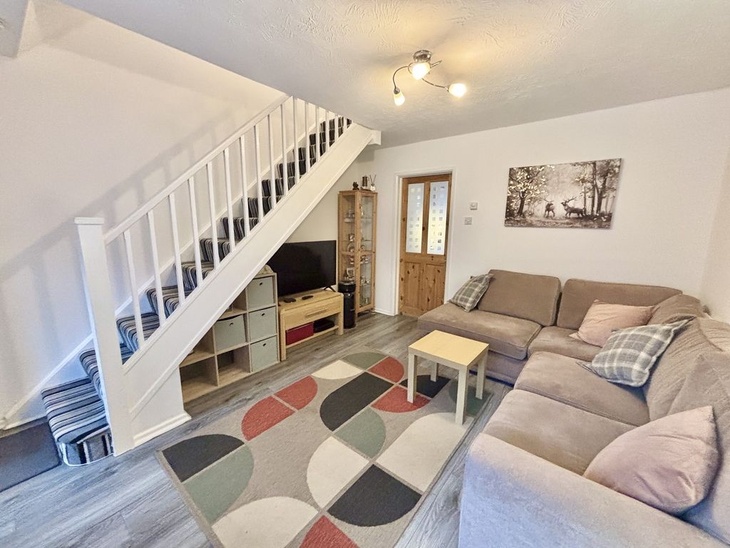 Property photo 2 of 18 Lounge