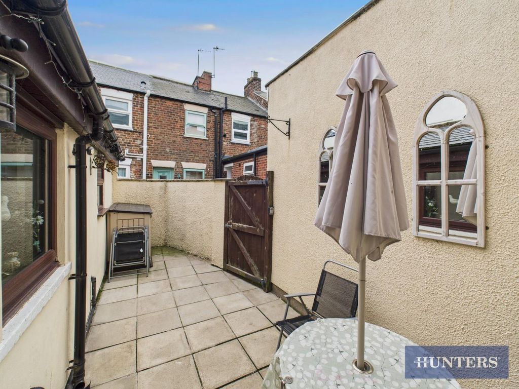 Property photo 3 of 16 Courtyard