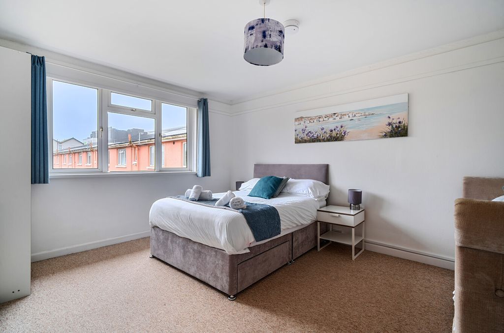 Property photo 2 of 21 2 - 1393369-11-6943d9...