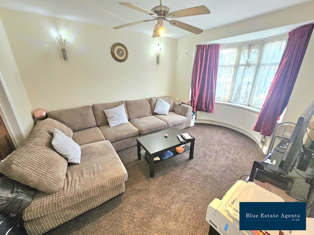 Property photo 1 of 11 Lounge