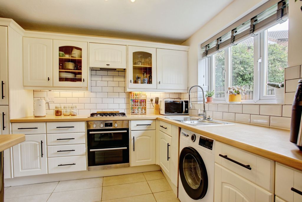 Property photo 3 of 15 Kitchen