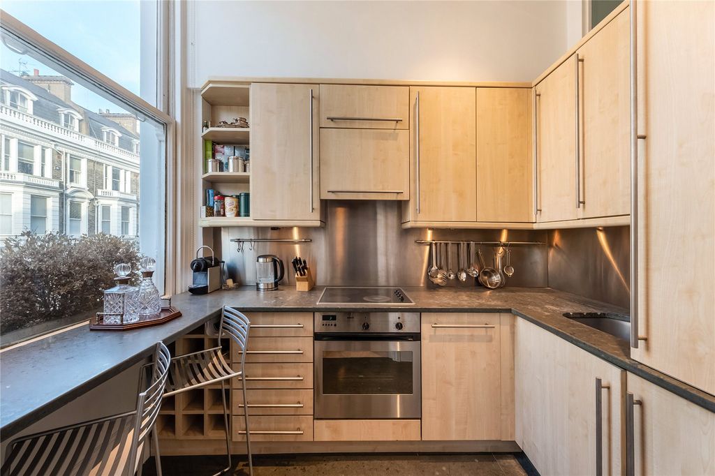 Property photo 1 of 7 Kitchen