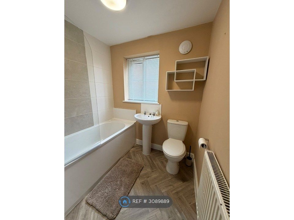 Property photo 3 of 6 Bathroom
