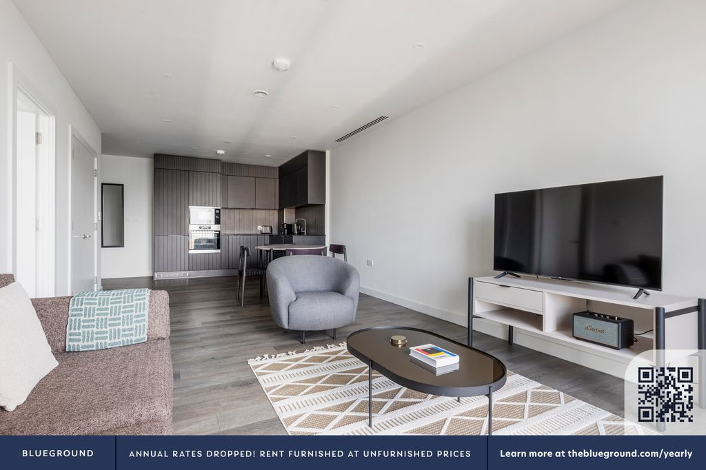 Property photo 3 of 34 Living Room