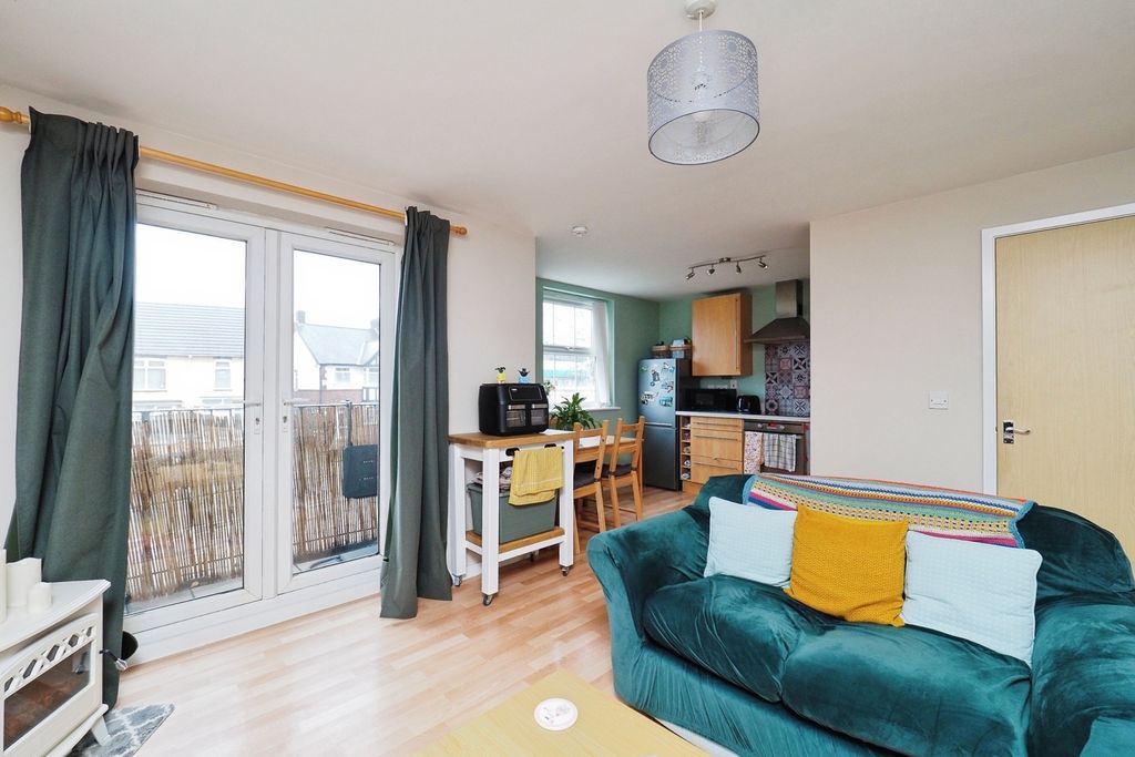 Property photo 3 of 12 Pbox-Img.Jpg