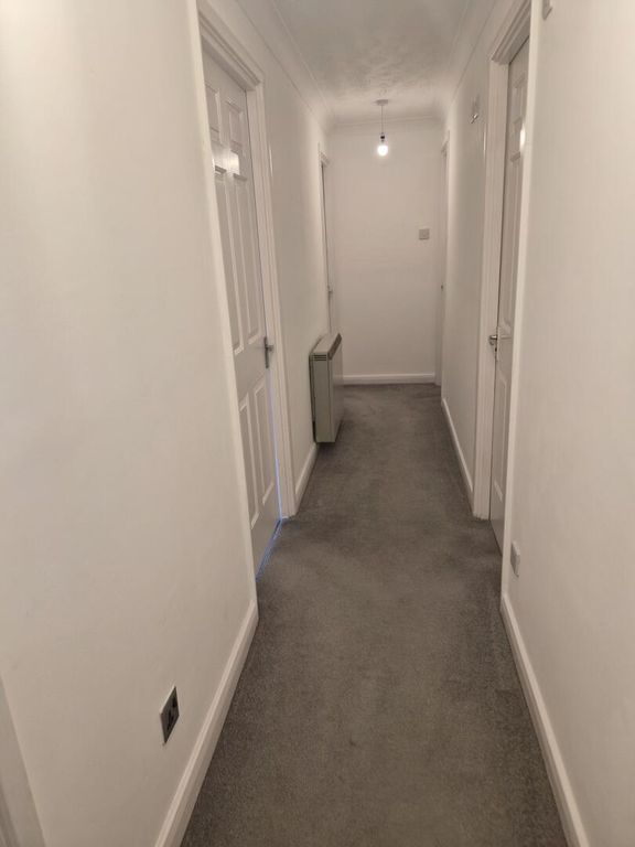 Property photo 3 of 11 Hallway