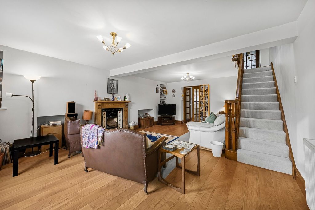 Property photo 3 of 34