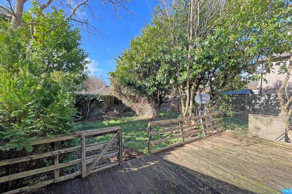 Property photo 2 of 8