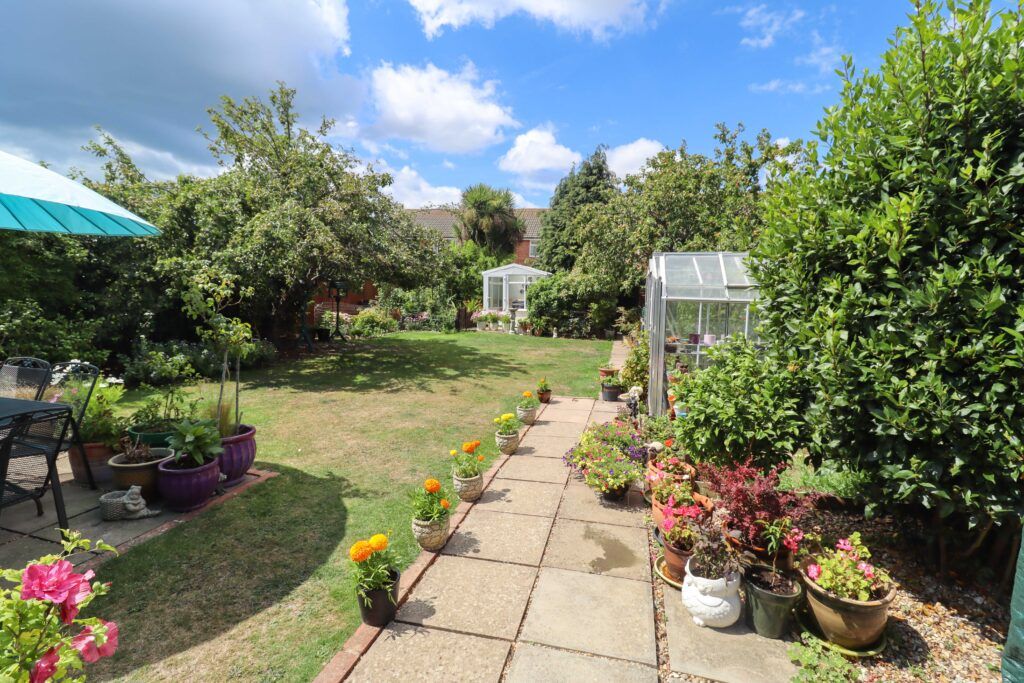 Property photo 2 of 27