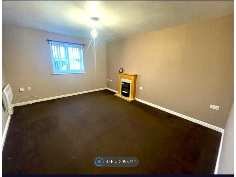 Property photo 2 of 7 Living Room