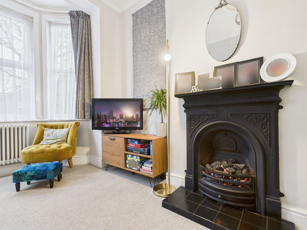 Property photo 3 of 15 Lounge