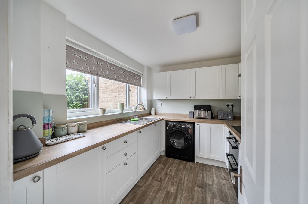 Property photo 3 of 16 1411074-10-69A01c...