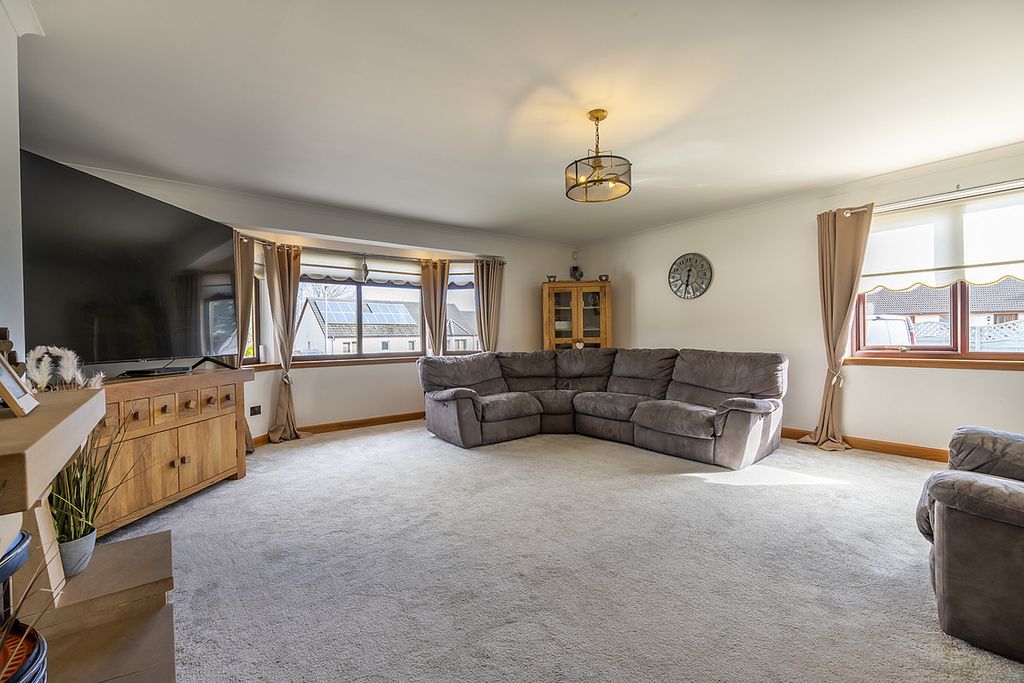 Property photo 2 of 50