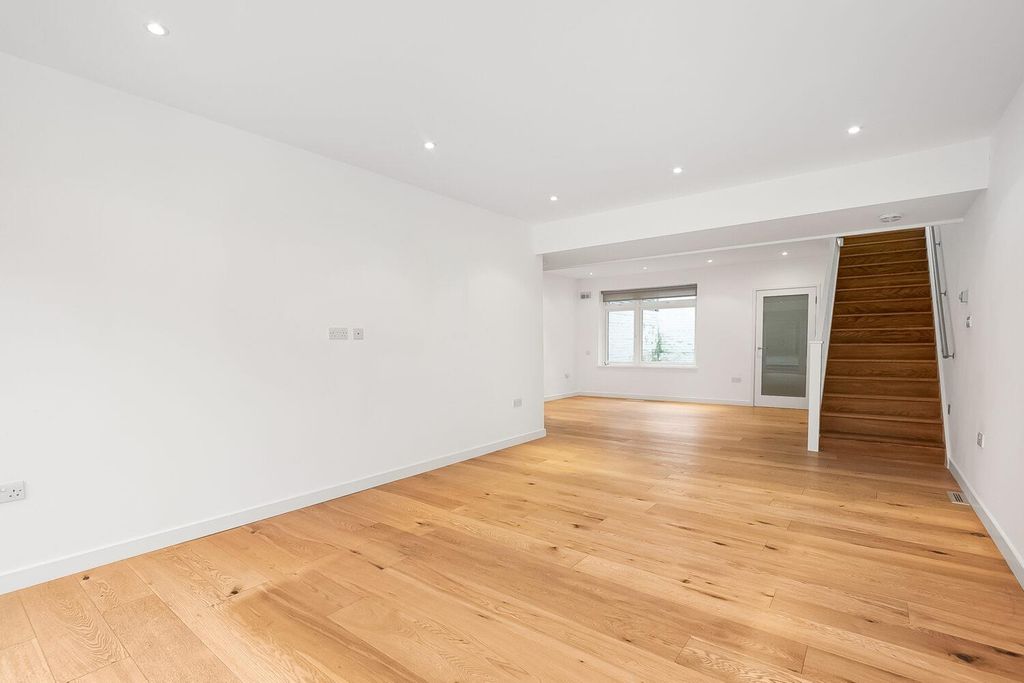 Property photo 2 of 10 Photo 6.Jpg