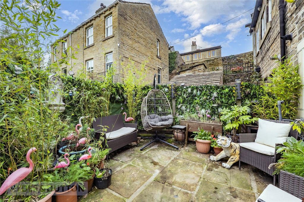 Property photo 2 of 23 Garden